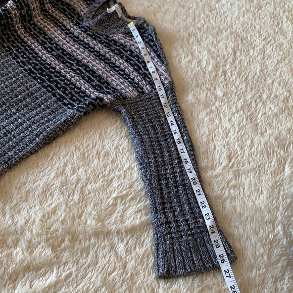 Victoria’s Secret sweater size Small - Picture 16 of 16